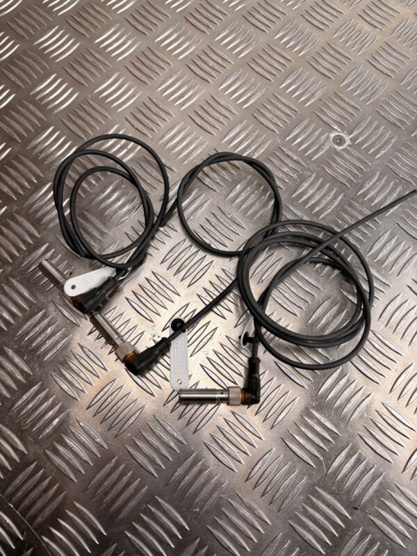 10-2299.jpg Balluff BES M12MI-PSC40B-S04G Inductive Proximity Sensor M12 Thread 4-Pin Cable