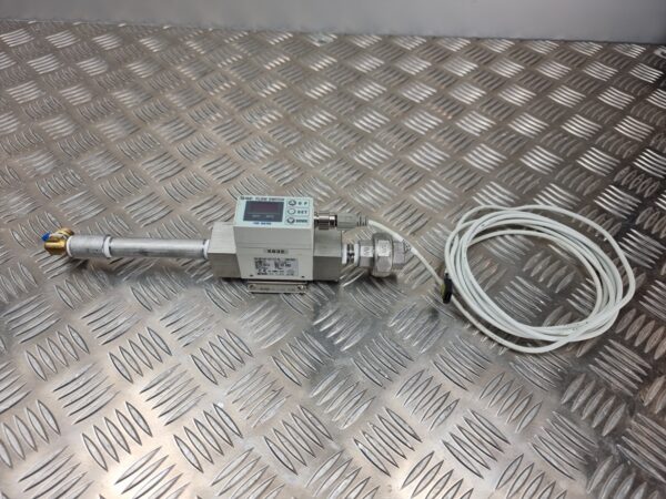 10-241.jpg SMC PF2A720 FLOW SWITCH, FLOWRATE 2-16L min, DC12 ~24V