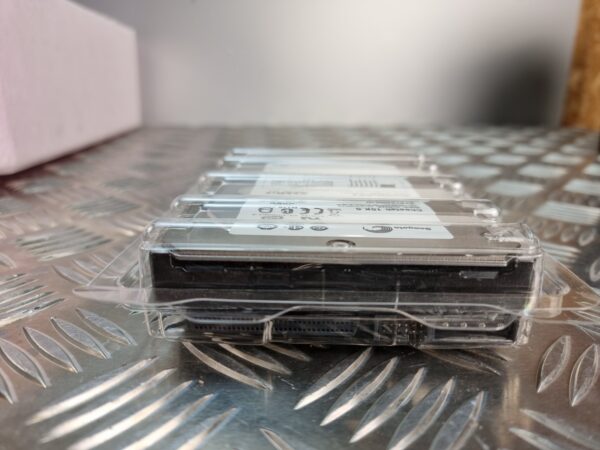 10-259.jpg Seagate Cheetah 15K.5 ST373455LW 73GB 15K SCSI HDD – New in Tray