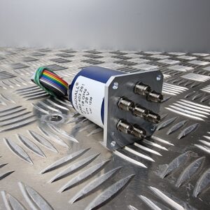 10-350.jpg Radiall R583 403 261 0-18 GHz Un 28V