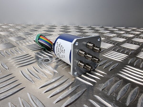 10-350.jpg Radiall R583 403 261 0-18 GHz Un 28V