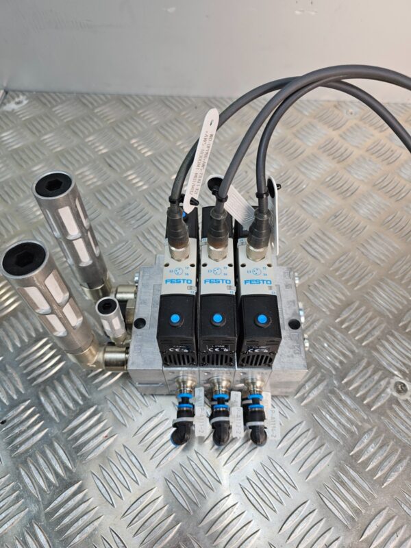 10-363.jpg Festo VSVA Pneumatic Valve Manifold 3-Valve 24V
