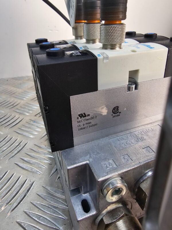 10-365.jpg Festo VSVA Pneumatic Valve Manifold 3-Valve 24V