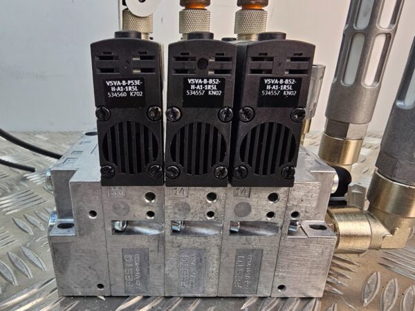 10-366.jpg Festo VSVA Pneumatic Valve Manifold 3-Valve 24V