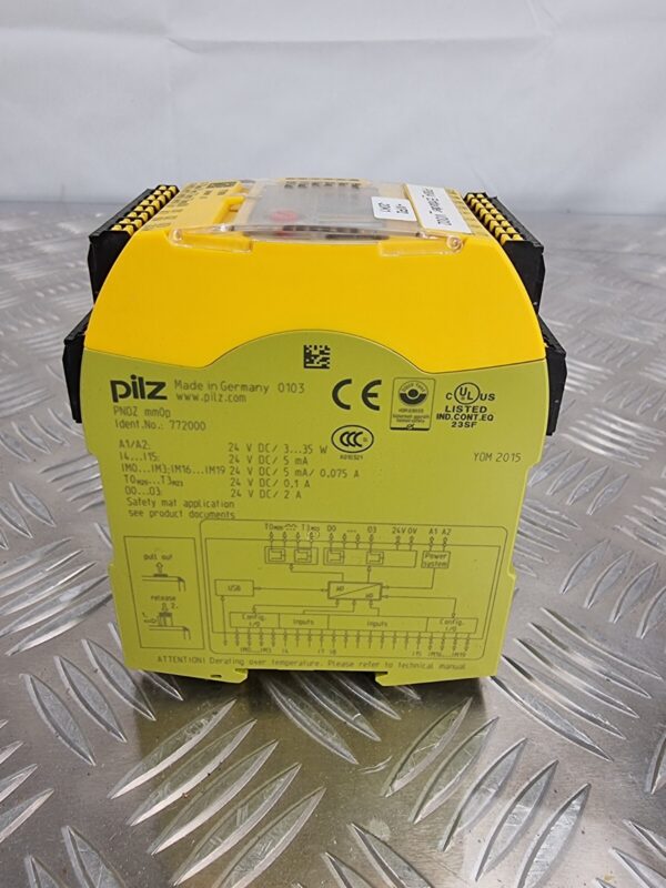 10-369.jpg Pilz PNOZ mm0p Safety Relay 772000