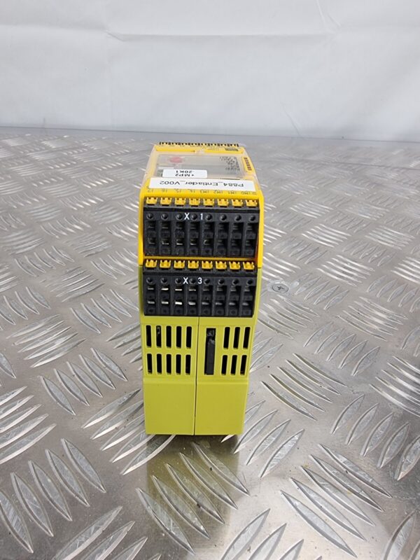 10-370.jpg Pilz PNOZ mm0p Safety Relay 772000