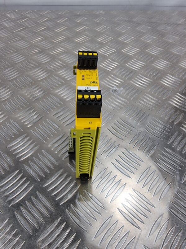 10-374.jpg PILZ PNOZ mo4p SAFETY RELAY 773536 EXPANSION MODULE AC 240V/6A DC 24V/6A