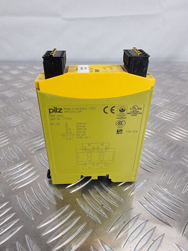 10-375.jpg PILZ PNOZ mo4p SAFETY RELAY 773536 EXPANSION MODULE AC 240V/6A DC 24V/6A