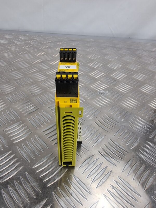 10-376.jpg PILZ PNOZ mo4p SAFETY RELAY 773536 EXPANSION MODULE AC 240V/6A DC 24V/6A