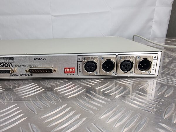 10-382.jpg Audio Precision SWR-122P