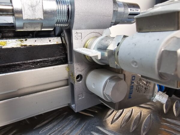 10-416.jpg Festo DGC-40-600 Pneumatic Linear Actuator – 600mm Stroke