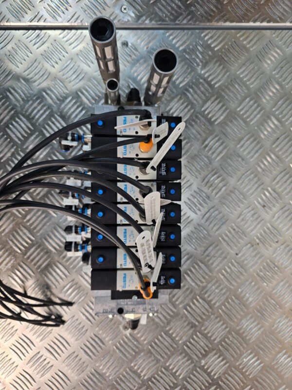10-429.jpg Festo VSVA Valve Terminal 8x Solenoid Manifold NEV-01-VDMA 24V