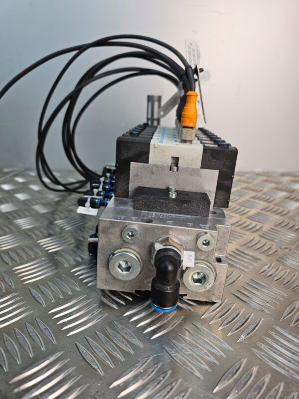 10-432.jpg Festo VSVA Valve Terminal 8x Solenoid Manifold NEV-01-VDMA 24V