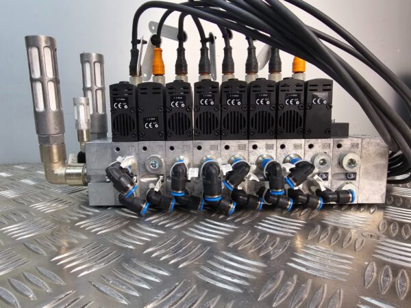 10-434.jpg Festo VSVA Valve Terminal 8x Solenoid Manifold NEV-01-VDMA 24V