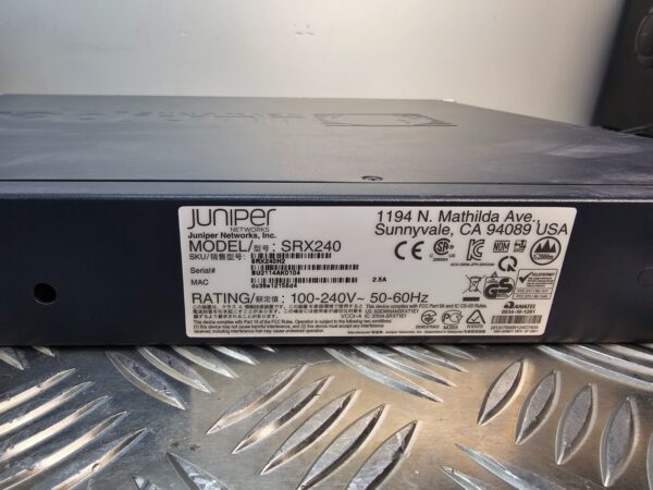10-445.jpg Juniper SRX240H2 Firewall VPN Router 16-Port Gigabit SRX240 – Powered On