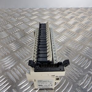 10-468.jpg Omron G70D-VSOC16 Relay Terminal Block 24VDC G6D Relays