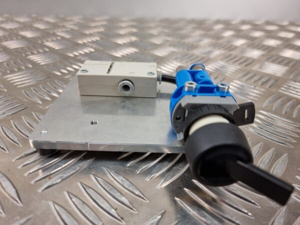 10-626.jpg FESTO-6817-SV-3-M5 FRONT PANEL VALVE with SMC ZH10B