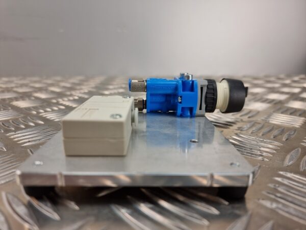 10-627.jpg FESTO-6817-SV-3-M5 FRONT PANEL VALVE with SMC ZH10B