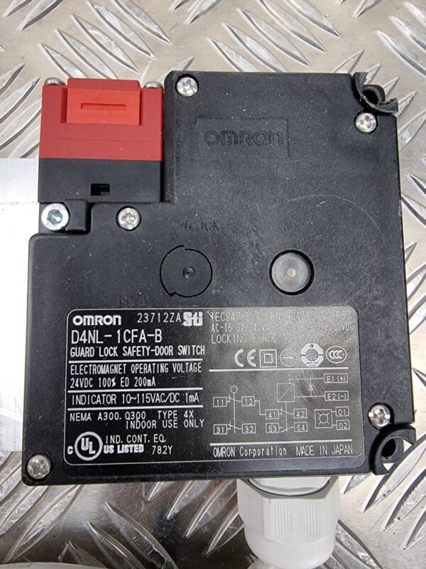 10-630.jpg OMRON D4NL-1CFA-B GUARD LOCK SAFETY-DOOR SWITCH D4NL1CFAB 24VDC