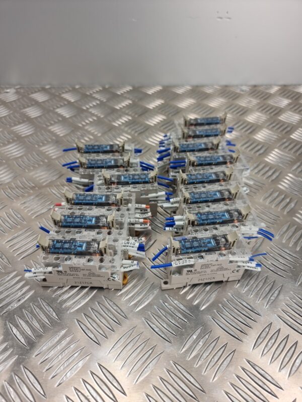 Omron G7SA-5A1B Relay With Socket Base P7SA-14F-ND 24VDC