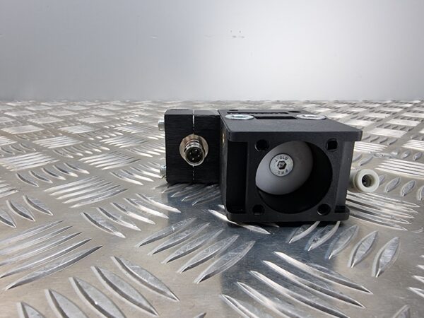 10-671.jpg REXROTH STOP GATE 53884 with Omron E2A-M18KS08-M1-B1