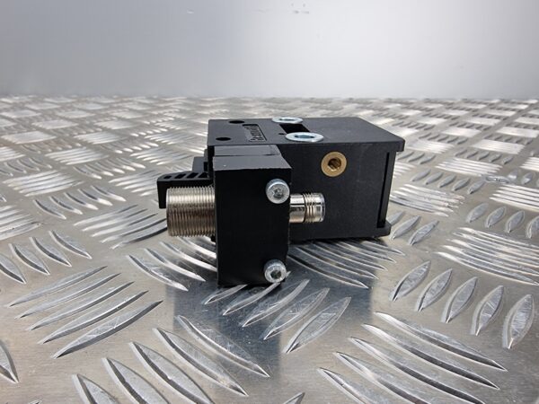 10-672.jpg REXROTH STOP GATE 53884 with Omron E2A-M18KS08-M1-B1
