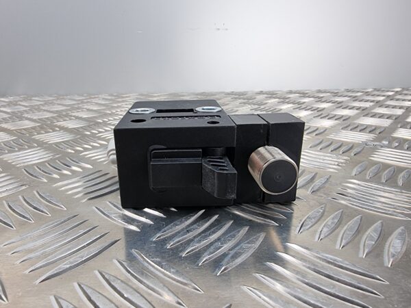 10-673.jpg REXROTH STOP GATE 53884 with Omron E2A-M18KS08-M1-B1