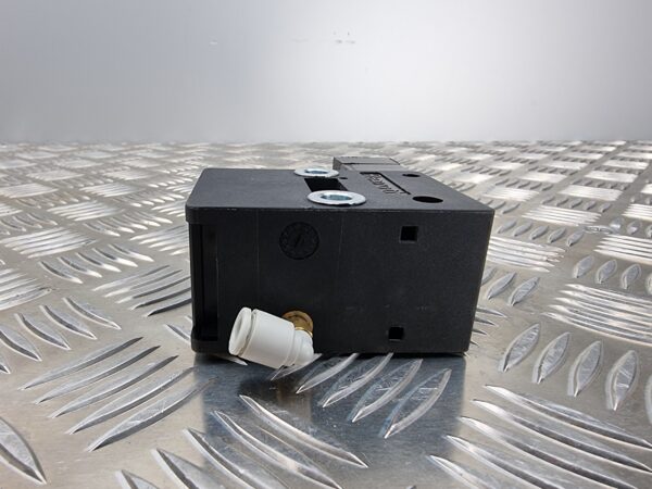 10-674.jpg REXROTH STOP GATE 53884 with Omron E2A-M18KS08-M1-B1