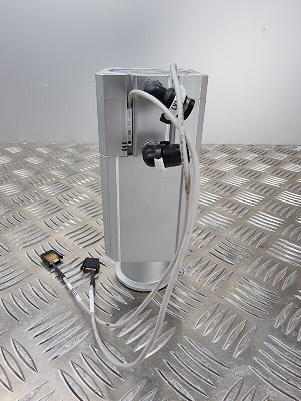SMC XLG-40 High Vacuum Corner Valve