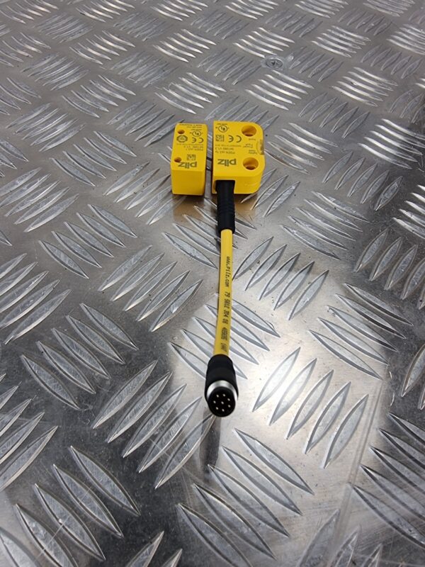 10-693.jpg Pilz PSEN cs3.1p /PSEN cs3.1 1unit RFiD safety switch
