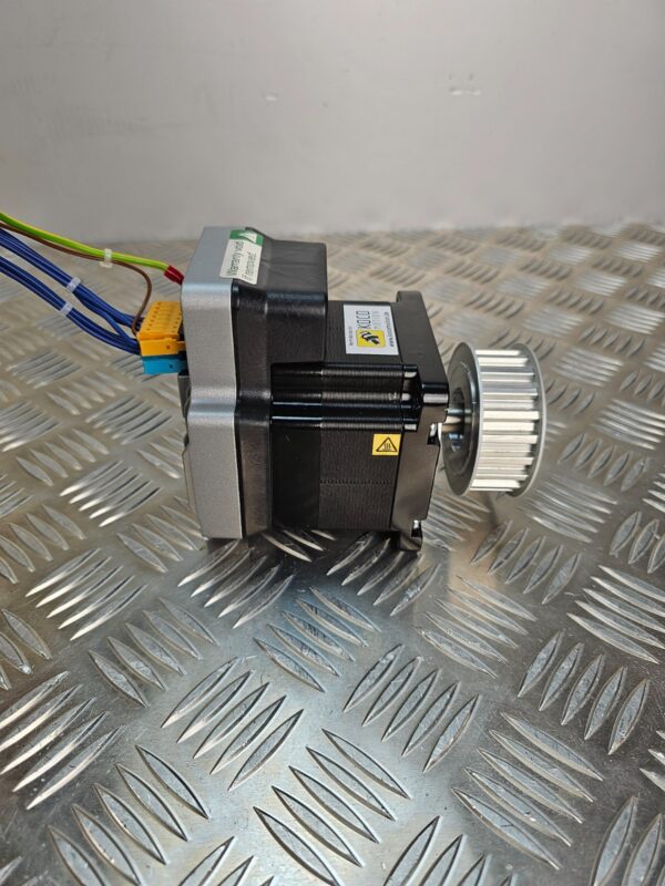10-727.jpg Schneider Electric LMDCE851-K Stepper / Servo Motor – 48 V DC