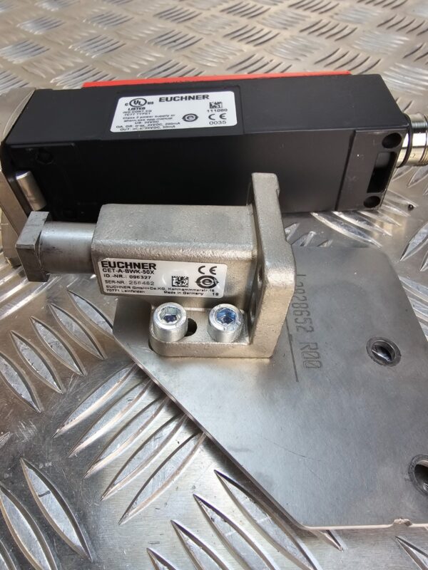 10-751.jpg Euchner CET3-AR-CRA-AH-50X-SH Safety Switch w/ Actuator