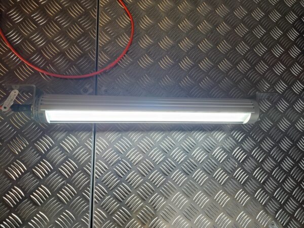 10-757.jpg LED2WORK TubLED 70 Industrial LED Machine Light 24VDC 27W