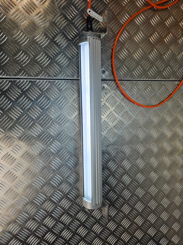 10-758.jpg LED2WORK TubLED 70 Industrial LED Machine Light 24VDC 27W