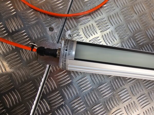 10-762.jpg LED2WORK TubLED 70 Industrial LED Machine Light 24VDC 27W
