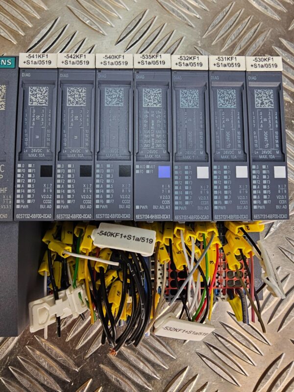 10-787.jpg Siemens SIMATIC ET 200SP PLC I/O System Lot