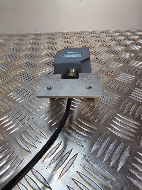 10-801.jpg Siemens SIMATIC RF340R RFID Reader – 6GT2801-2BA10, RS422, IP67