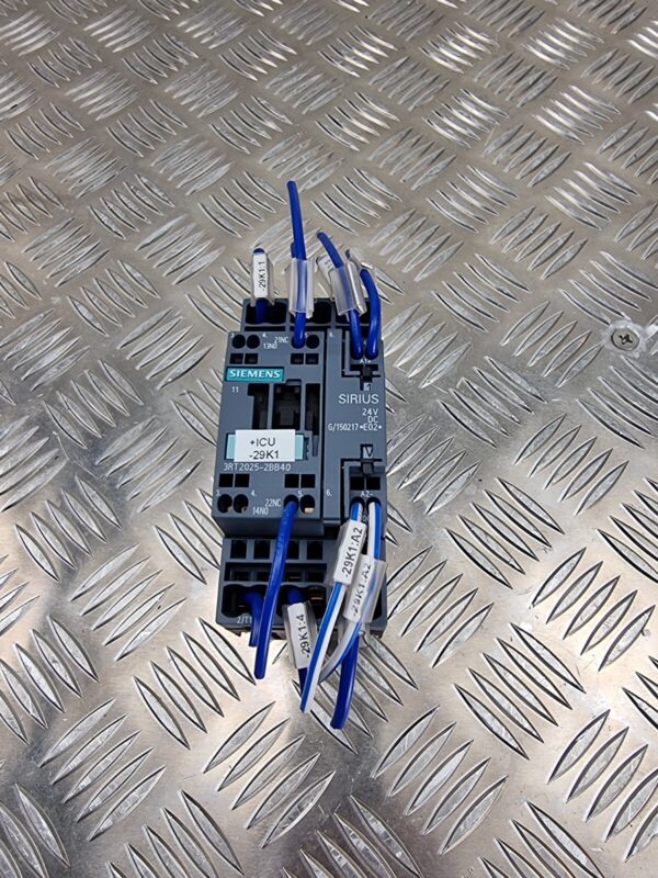 10-829.jpg Siemens 3RT 2025-2BB40 Sirius Contactor