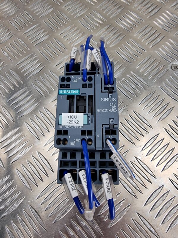 10-830.jpg Siemens 3RT 2025-2BB40 Sirius Contactor