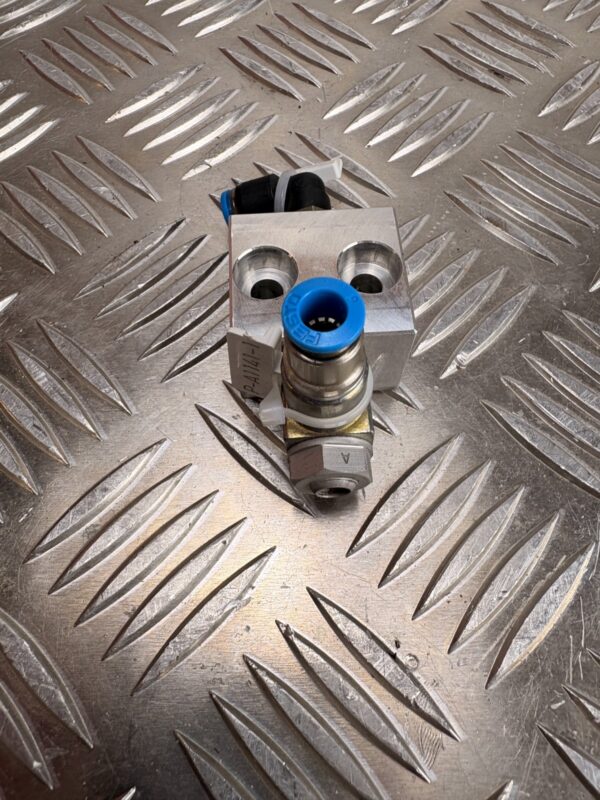 Industrial Pneumatic Air Distribution Block GN65-20-72 w/ Festo Push Fittings