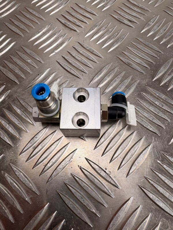 Industrial Pneumatic Air Distribution Block GN65-20-72 w/ Festo Push Fittings