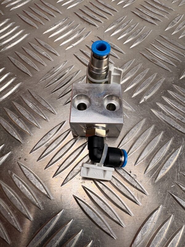 Industrial Pneumatic Air Distribution Block GN65-20-72 w/ Festo Push Fittings