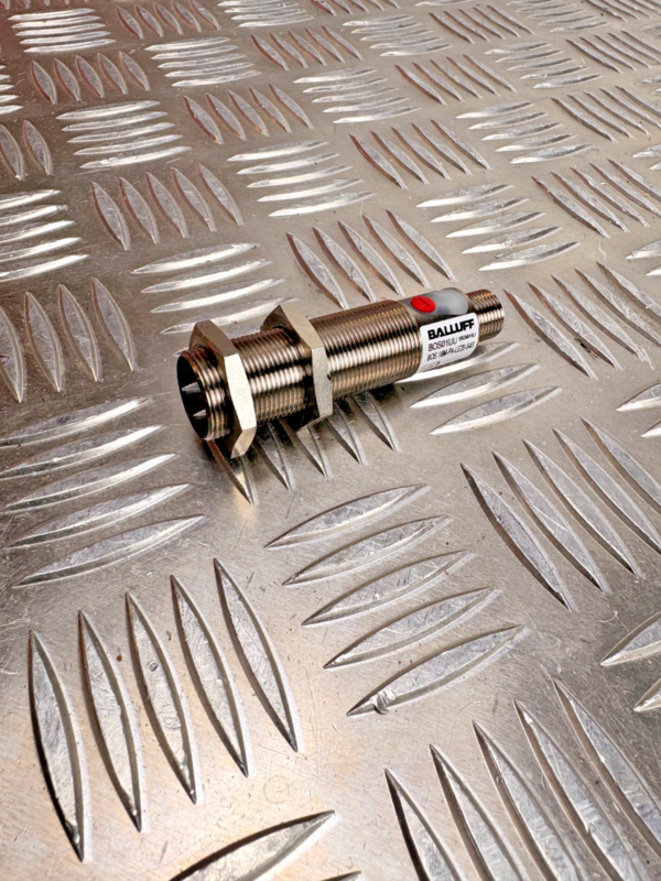 Balluff BOS01UU Inductive Proximity Sensor M30 PNP NO/NC 10-30VDC Sn=60mm
