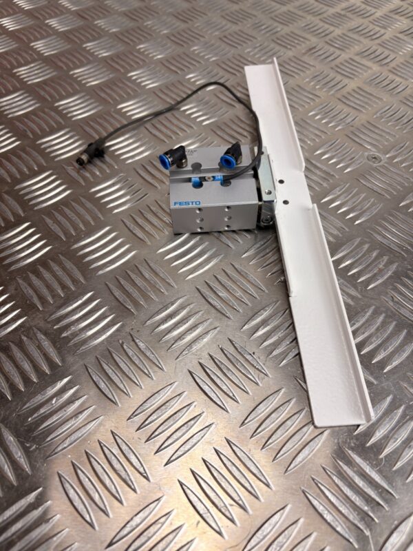 10-51.jpg FESTO DFM-12-25-P-A-GF Pneumatic Guided Cylinder w/ SICK Sensor