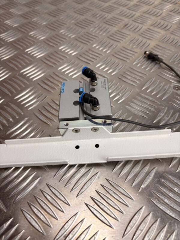 10-52.jpg FESTO DFM-12-25-P-A-GF Pneumatic Guided Cylinder w/ SICK Sensor