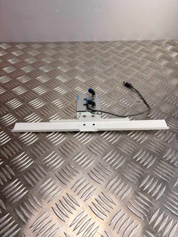 10-53.jpg FESTO DFM-12-25-P-A-GF Pneumatic Guided Cylinder w/ SICK Sensor