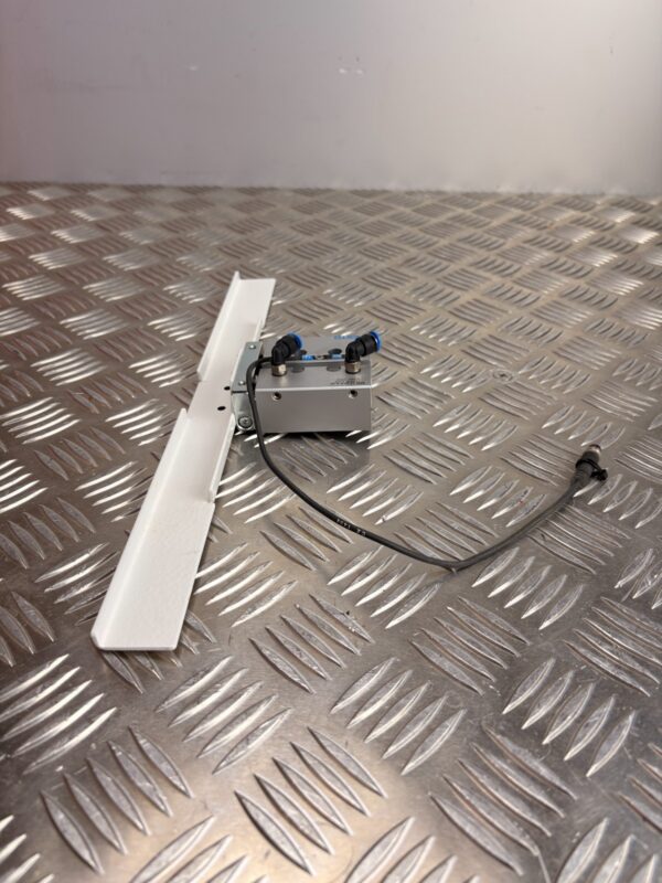 10-54.jpg FESTO DFM-12-25-P-A-GF Pneumatic Guided Cylinder w/ SICK Sensor