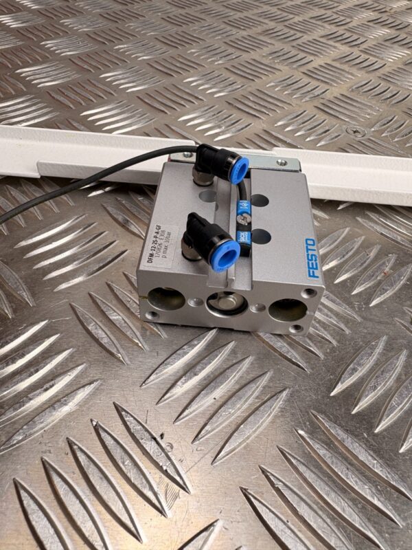 10-55.jpg FESTO DFM-12-25-P-A-GF Pneumatic Guided Cylinder w/ SICK Sensor