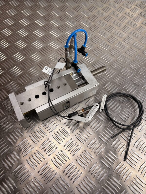 10-127.jpg Festo DGSL-25-50-PA Linear Slide w/ Balluff BMF0043 Sensors Pneumatic Assembly