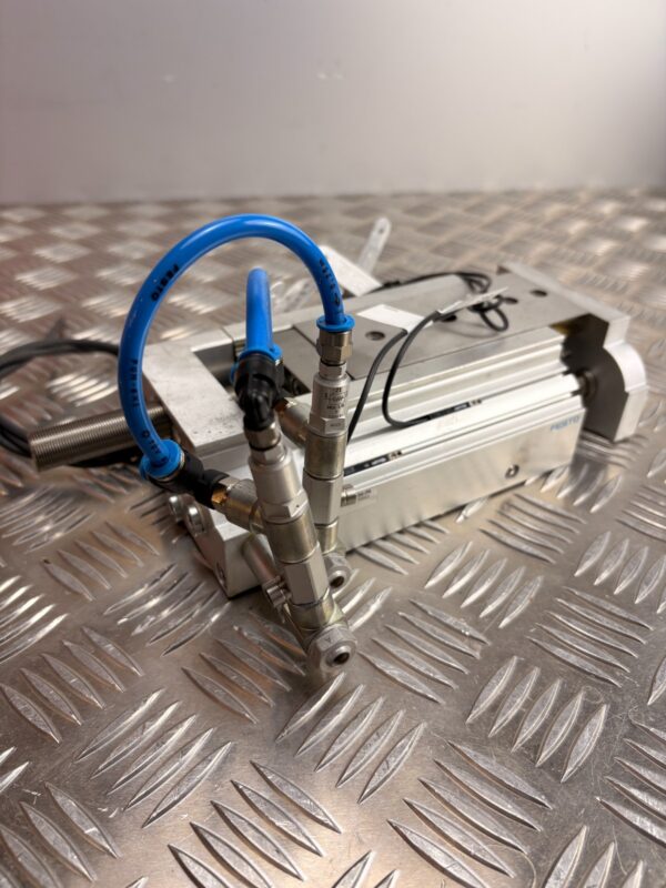10-130.jpg Festo DGSL-25-50-PA Linear Slide w/ Balluff BMF0043 Sensors Pneumatic Assembly